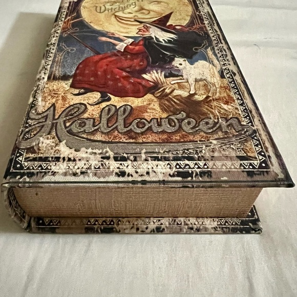 Vintage witch book decor - Picture 3 of 3